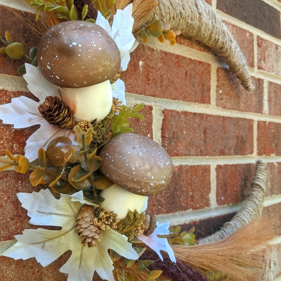 Crescent Moon Wreath - Picture 2 of 2